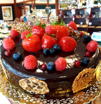 Tort trois mousse cu fructe de padure